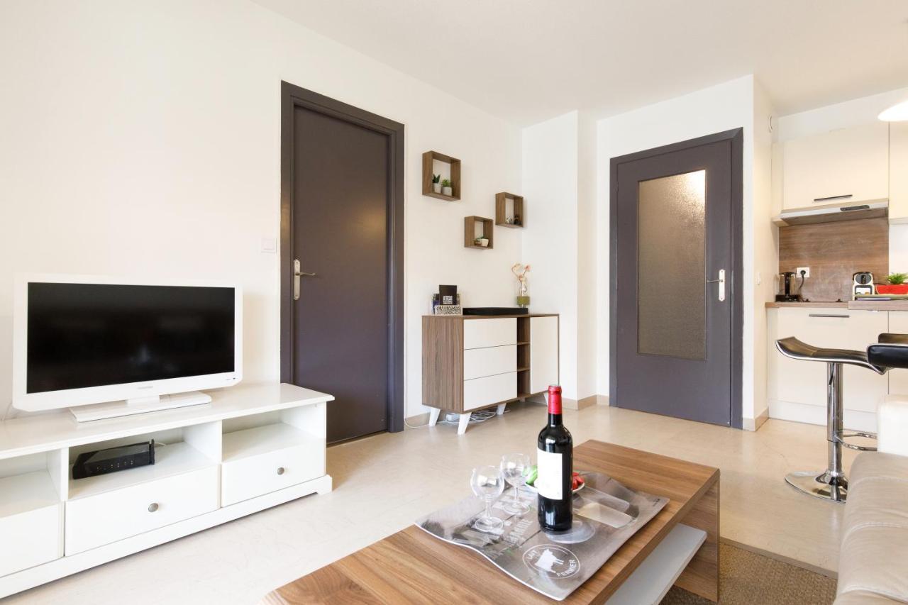 Le Charme Yourhosthelper Cannes Bagian luar foto