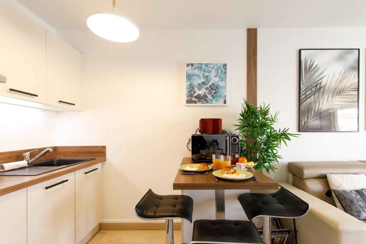 Le Charme Yourhosthelper Cannes Bagian luar foto